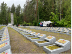Торжественное возложение цветов и венков к мемориалу.